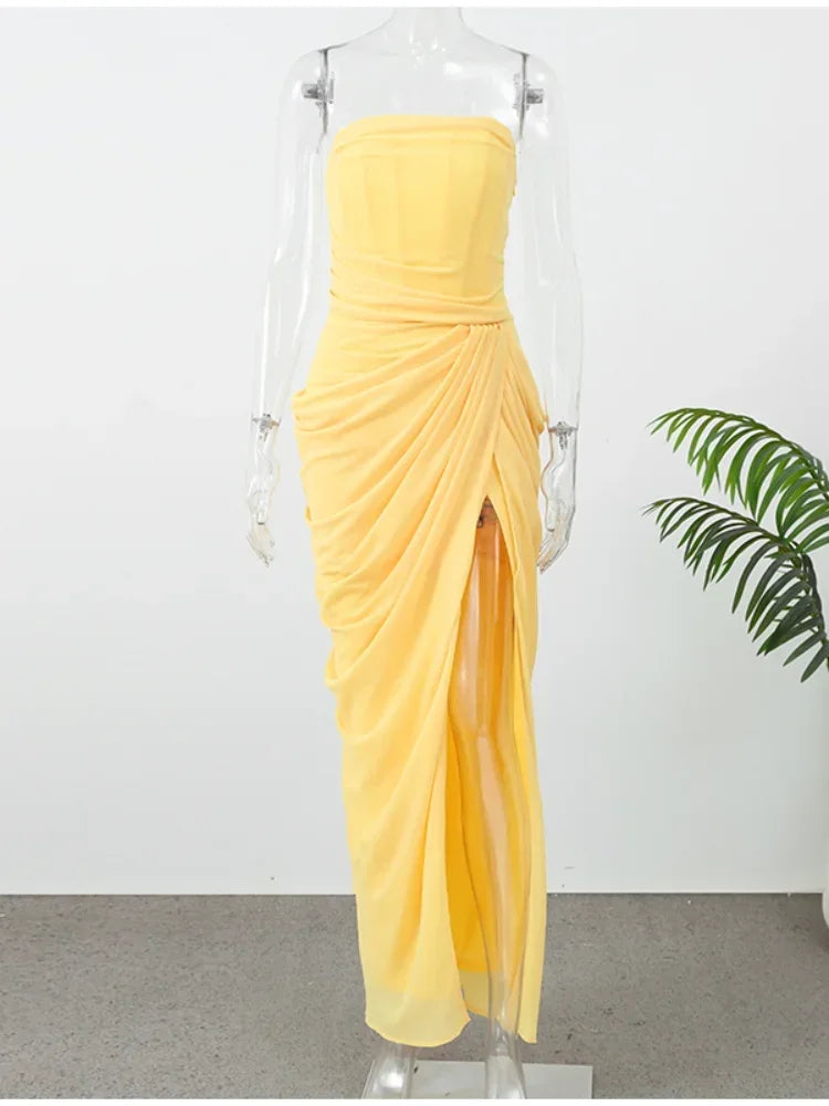 Vestido De Gala Strapless Plisado.