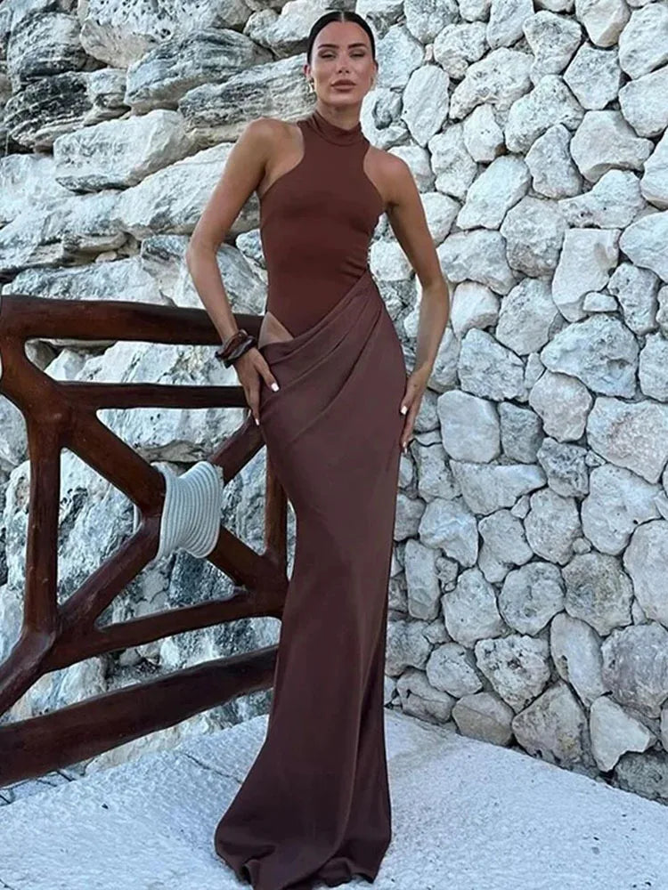 Vestido Negro Satinado de un Hombro con Abertura.