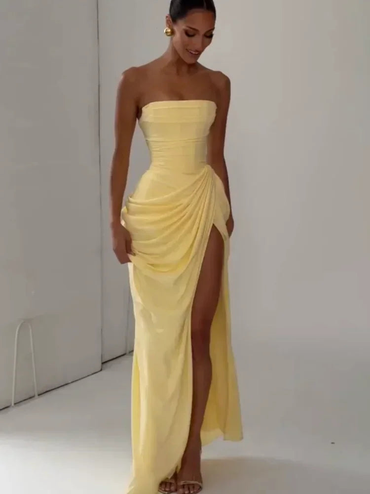 Vestido De Gala Strapless Plisado.