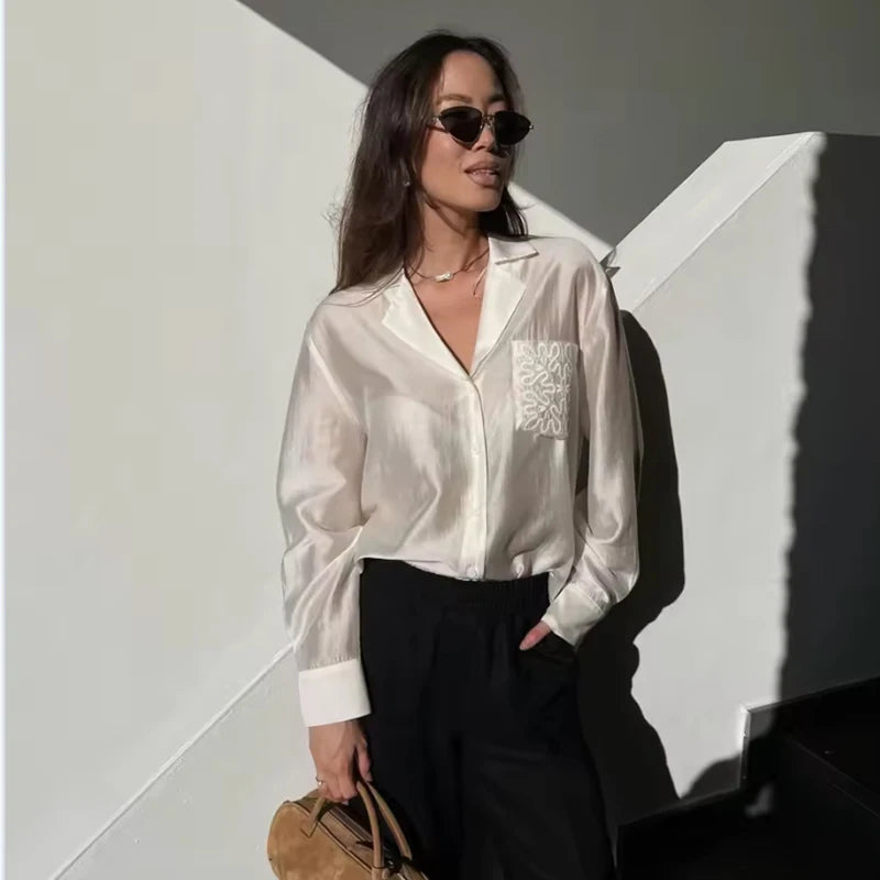 Blusa Satinada Elegante.