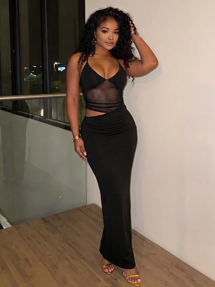 Vestido Negro Ajustado con Aberturas.