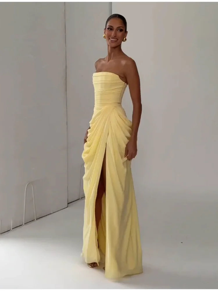 Vestido De Gala Strapless Plisado.