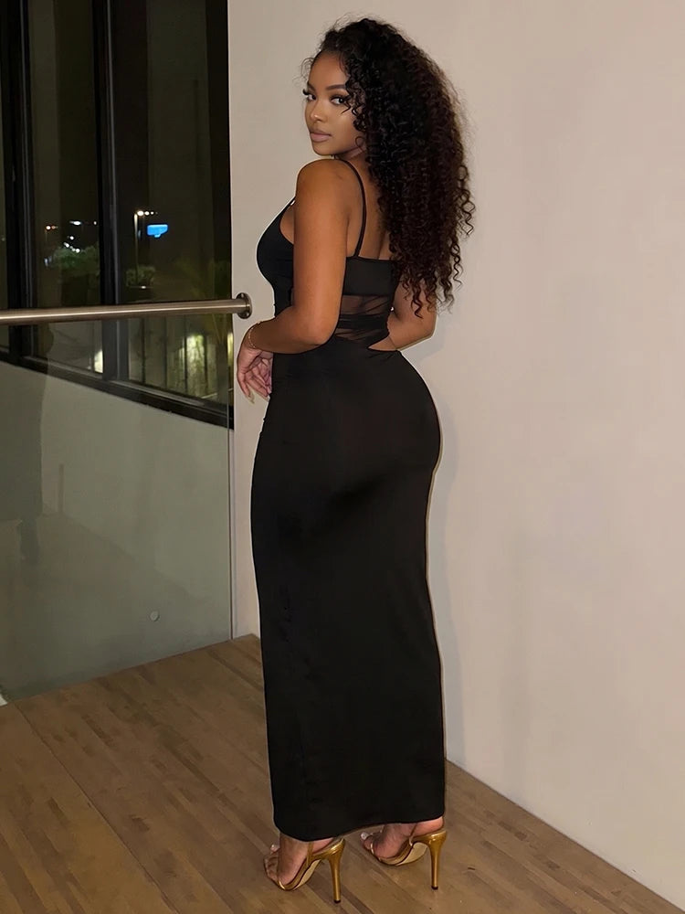 Vestido Negro Ajustado con Aberturas.